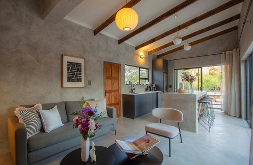 Marloth Park Villa | Pillows. Luxury Safari Villa - Kruger National Park