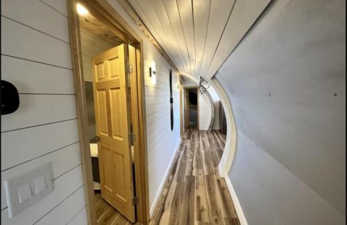 Houston House | Pilot Lodge - Vintage Airplane House DC-6