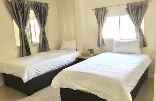 Koh Lan Hotel | Pin bupbha ปิ่นบุบผา