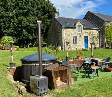 Plouguenast House | Pinabre Rose Cottage