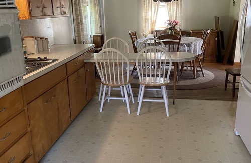 Saxton House | Pinchot Road Retreat