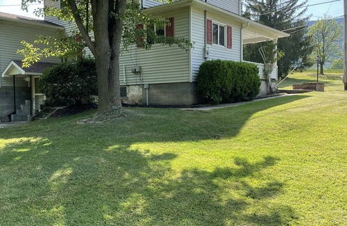 Saxton House | Pinchot Road Retreat