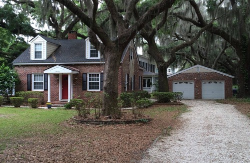 Pigeon Point Cottage | Pinckney Cottage-Charming Cottage in Beaufort Historic District