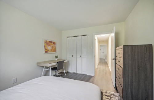 Newark Apartment | Pine Brook 1302 I Pool Gym I Free Parking !