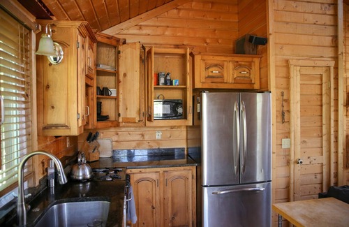 Torrey House | Pine cabin/Drk Sky/Wi-Fi/Dog Ok/Quiet