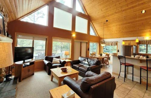 East Kootenay Apartment | Pine Cone Cabin by StayIn