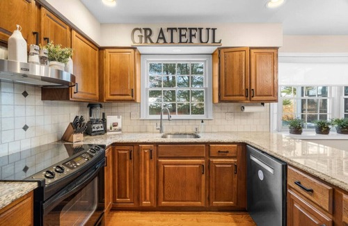 Washington Crossing House | Pine Cove Retreat - 4BR - Pool