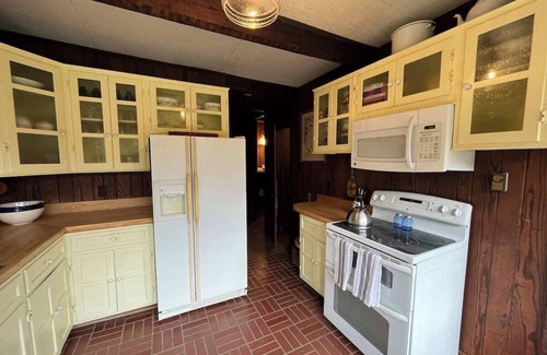 Normalville Ski Chalet | Pine Grove Retreat- True Mtn. Chalet near 7 Springs, Falling Water, & Ohiopyle