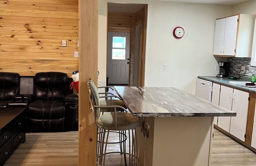 Chelton Cottage | Pine haven cottage two minute drive to provincial park with fabulous beach