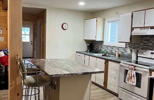 Chelton Cottage | Pine haven cottage two minute drive to provincial park with fabulous beach