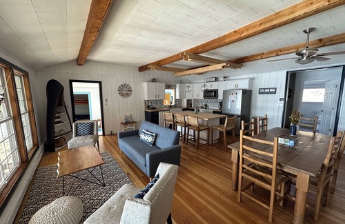 Plainwell House | Pine Lake Cottage with Views