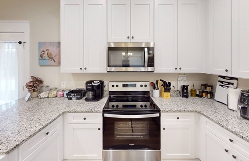 Cartersville House | Pine Mtn Getaway Pet-OK 3BR w Weekday Discounts