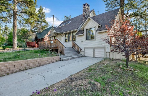 Big Bear Lake Ski Chalet | Pine Nest Relaxing Walk to Marina Cozy Chalet