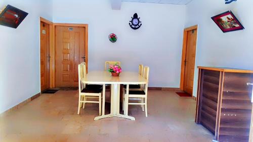 Kohistan Resort | Pine Villa By Green Oaks Cottages