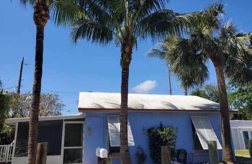 Briny Breezes House | Pineapple Beach Cottage steps from the sand!