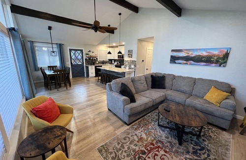 Kachina Village Cabin | Pinecone Cabin - BEAUTIFUL View And Remodel - Now With AC!