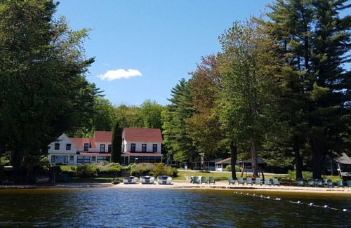North Sebago Cottage | Pinecone Cottage-Private Beach-Pets Welcome - Round Table Lodge, Sebago, Maine