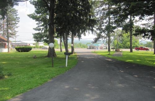 Clinton Hotel | Pinecrest Motel