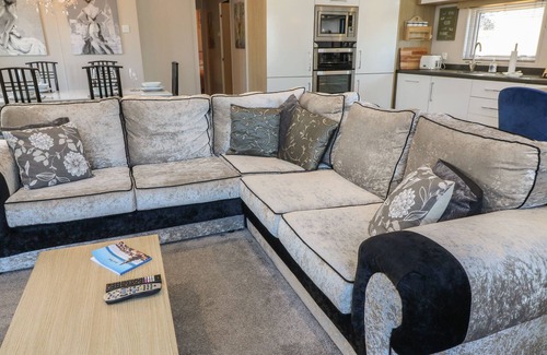 Bucks Cross Cabin | PINEHURST, family friendly, with pool in Bucks Cross, Bideford