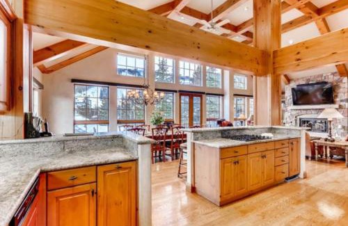 Beaver Creek Apartment | Pinehurst Townhome 03 by East West Hospitality