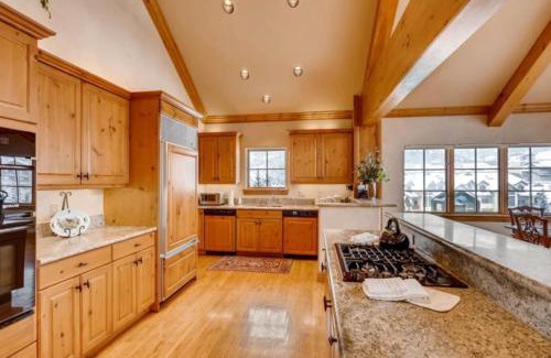 Beaver Creek Apartment | Pinehurst Townhome 03 by East West Hospitality