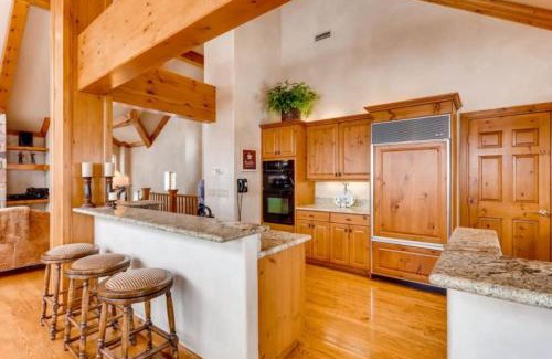 Beaver Creek Apartment | Pinehurst Townhome 03 by East West Hospitality