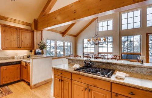 Beaver Creek Apartment | Pinehurst Townhome 03 by East West Hospitality