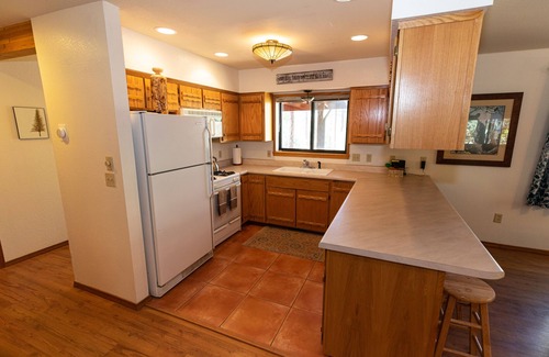 Pinetop-Lakeside House | Pinetop-Lakeside home/3 bed/2 bath/treehouse/hot tub