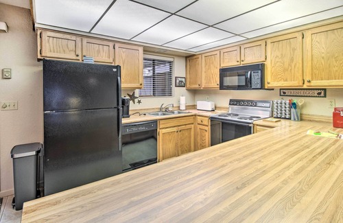 Pinetop House | Pinetop Townhome w/ Private Patio & Gas Grill