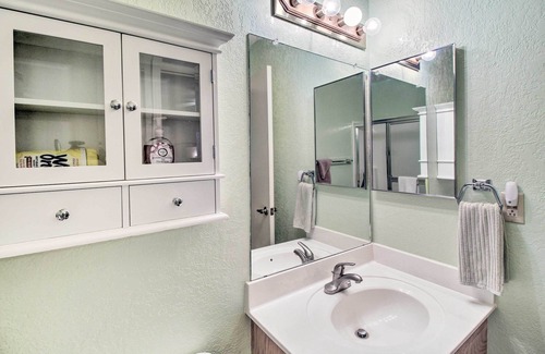 Pinetop House | Pinetop Townhome w/ Private Patio & Gas Grill