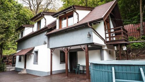 Brasov House | Pinewood Cabin