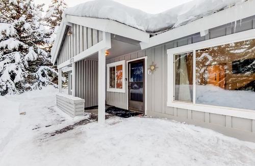 Ketchum Apartment | Pinewood Delightful Retreat