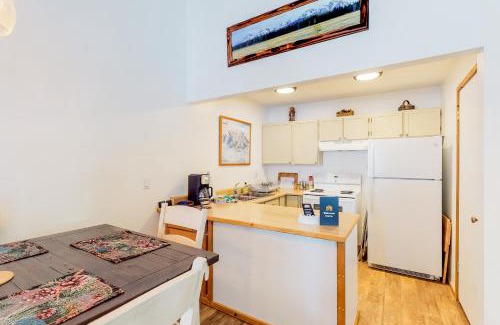 Ketchum Apartment | Pinewood Delightful Retreat