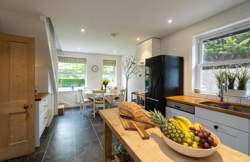 Aldeburgh Cottage | Pinewood - sleeps 8 guests in 4 bedrooms
