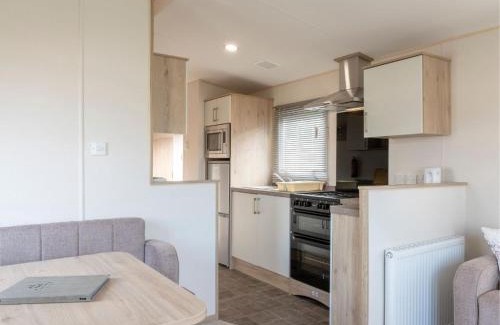 Wells-next-the-Sea Cabin | Pinewoods Park Compact sleeps 6 – no dogs