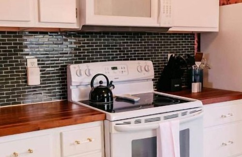 Vollintine-Evergreen House | Pink Brick Rhode at Pettigrew Adventures