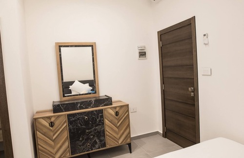 Gemmayzeh House | Pink