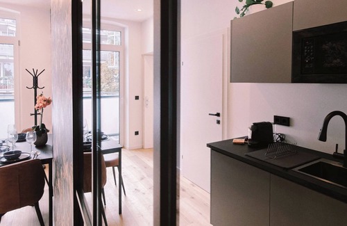 Favoriten Apartment | Pink Orchid 3 Min to Metro U1 + Free Parking