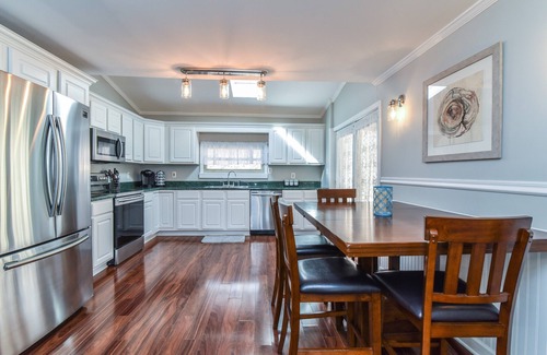 Skyland House | Pinners Compound- 4 BR hot tub fire pit