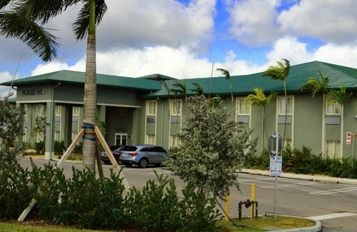 West Palm Beach Hotel | Pioneer Inn