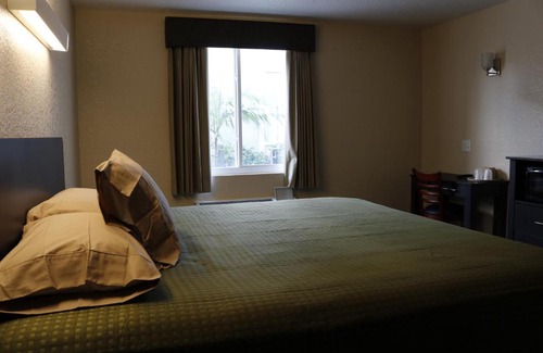 West Palm Beach Hotel | Pioneer Inn