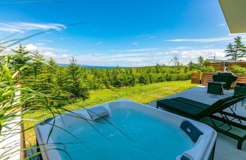 West Bay House | Piper's Creek Cottages