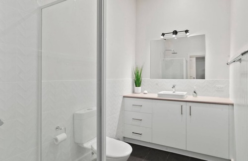 Yarrawonga House | Piper St Cottage in the heart of town