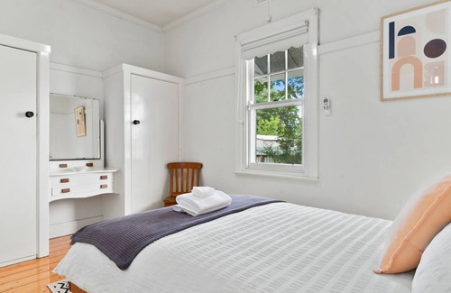 Yarrawonga House | Piper St Cottage in the heart of town