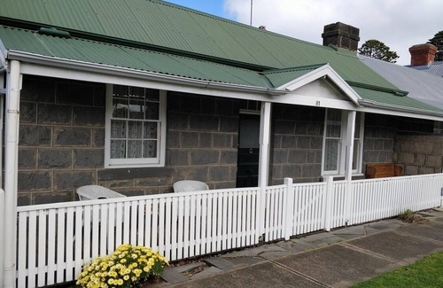 Port Fairy Cottage | Pips on Bank - Charming, Historic Cottage Accommodation