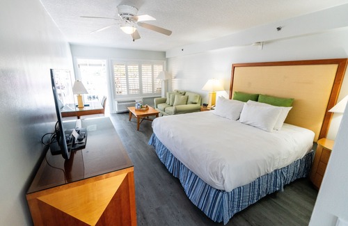 Stuart Hotel | Pirate's Cove Resort & Marina