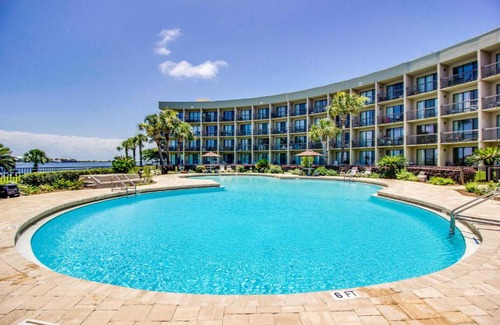 Fort Walton Beach Hotel | Pirates Bay B109