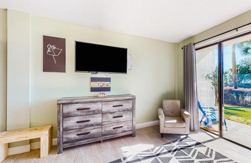 Fort Walton Beach Hotel | Pirates Bay B109