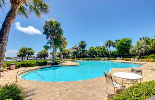 Fort Walton Beach Apartment | Pirates' Bay Marina
