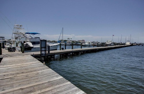 Fort Walton Beach Apartment | Pirates' Bay Marina